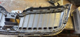 Maska mrizka narazniku skoda superb 3 3v0853653j - 6