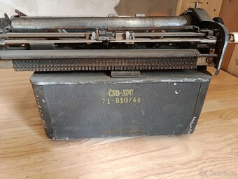 Starý psací stroj - 6