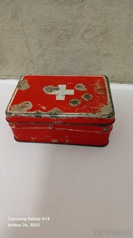 Dvě staré plechovky - 6