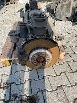 Přední a zadní náprava e61 535D - 6