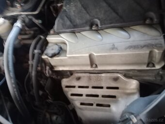 Mitsubishi Outlander 2.4 benzín 118kw rok 2003 - 6
