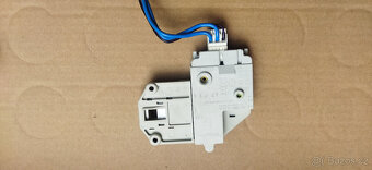 Nové uhlíky pro pračku, použitý zámek dveří - 6