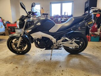 SUZUKI GSR600 - 6