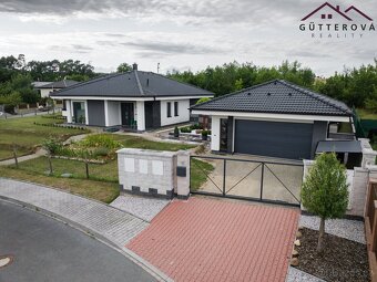 Elegantní rodinný dům s garáží a pozemkem 1.261 m2 v Městě T - 6