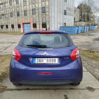 Peugeot 208 1.2 benzín 60kw, poctivých 136tkm, klima - 6