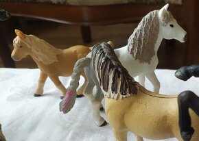 1. Koně zn. Schleich ze série Mc Donald - 6