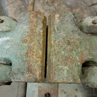 Strojní prismatický svěrák - 6