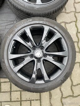 ORIGINÁL Alu Škoda TRIFID R17, 5x112 - TOP STAV, LETNÍ PNEU - 6