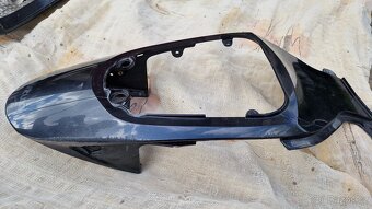 Prodám nahradní díly na Suzuki GSX-R 750 K7 - 6