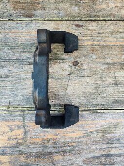 Přední držák brzd. třmene - audi a4 B7 - 6