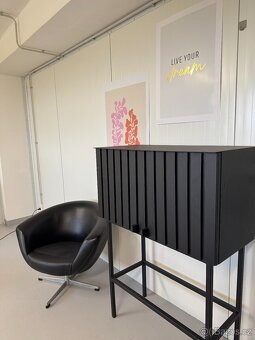 Designová lamelová komoda, LED osvětlení - 6
