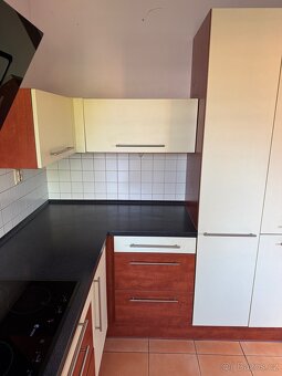 KVALITNÍ  ROHOVÁ KUCHYNĚ SE SPOTŘEBIČI - 6