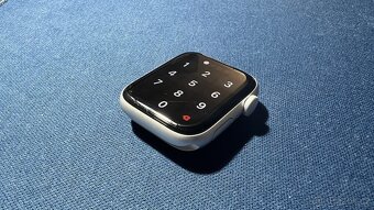 Apple Watch SE 2020 - stříbrná barva velikost 44mm - 6