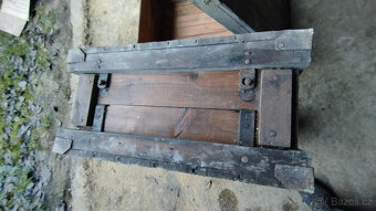 Staré vojenské/muniční bedny – masivní dřevo, kování - 6