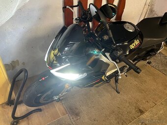 Aprilia Tuono V4 1100 Factory - 6