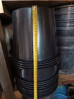 Květináče, kýble, spirálová tyč - 6