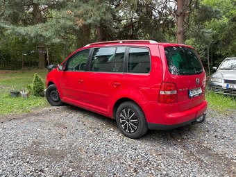Prodam Volkswagen Touran 2.0Tdi 103kw 6ti kvalt - 6