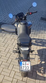 Prodám Husqvarna Svartpilen 401 model 2024 - 6