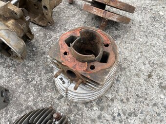 Motor jawa 250/559 Panelka rozebraný - 6