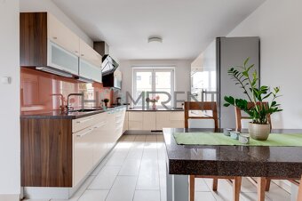 Pronájem rodinného domu 4+1, 140m² terasa, garáž, sklep - Pr - 6