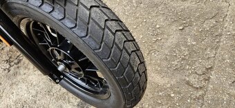 Moto Guzzi v9 Bobber - 6