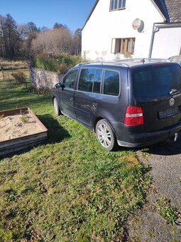VW Touran 2,0 TDI - 6