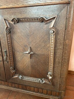 Set starožitného nábytku a hodiny pendlovky Suchý - 6