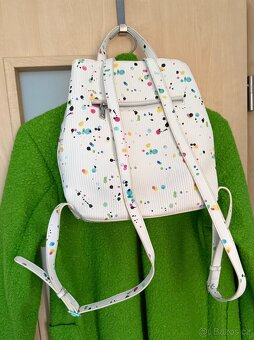 Dám. bílý batoh Desigual, sleva 1.599 Kč. - 6