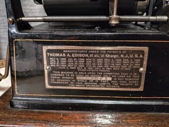 Originál Edisonův fonograf - 6