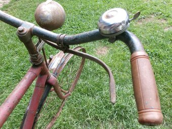 Prodám staré pánské jízdní kolo /nepůvodní barva/. Skladován - 6