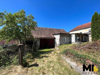 Prodej rodinného domu o velikosti 258 m2 na pozemku o veliko - 6
