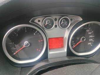 Ford Kuga 4x4 2,0 TDCi 100 kw - 6