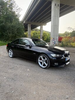 BMW e92 330D 170kw manuál - 6