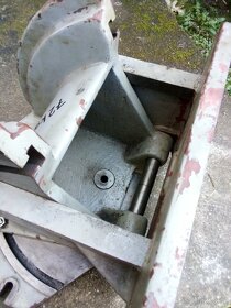 Naklápěcí natáčecí přípravek pod svěrák na fézku. 72kg - 6