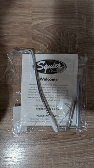 Fender Squier Bullet Strat HSS IL Black + příslušenství - 6