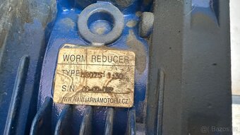 Elektromotor se šnekovým převodem - 6