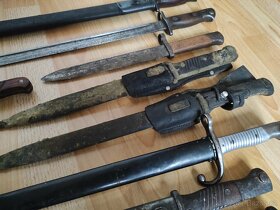 Hromada vojensk´ých bodáků,tesáků a nožů - 6