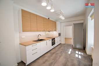 Pronájem bytu 3+1, 90 m², Valašské Meziříčí, ul. Náměstí - 6