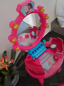 Toaletní stolek Barbie - 6