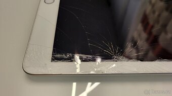 Apple iPad (6. generace) Space Gray -> poškozen  - 6