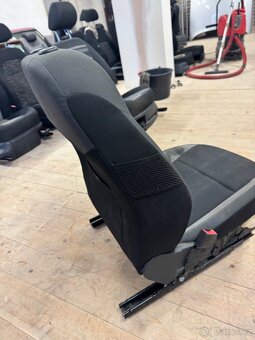 Škoda Fabia 3, řidičova sedačka - 6