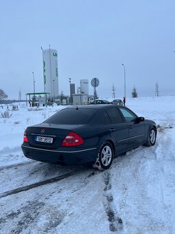 Mercedes-Benz W211 - 6