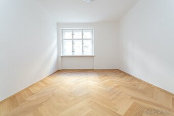 Nabízíme nový designový 4+KK po rekonstrukci – prostorný, sv - 6