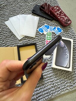 Apple iPhone XR 128GB černý + ochranná skla + kryty - 6