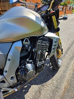 Kawasaki Z 1000 - 6