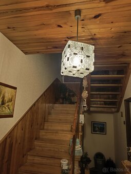 Lustr a stojánek na květiny. - 6