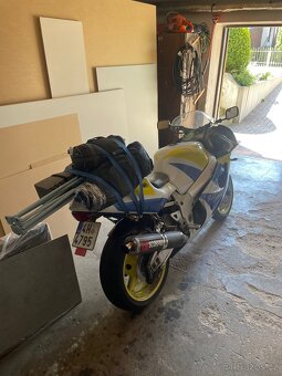 Suzuki GSX-R 750 SRAD - 6