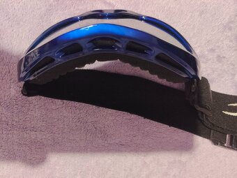 Lyže, hůlky, lyžáky a lyžařské brýle - 6