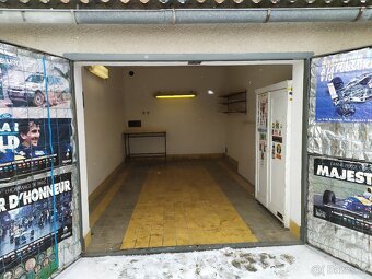 Suchá garáž  3,2×6 m  v uzavř.areálu, ve Zborovské ulice - 6