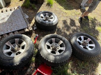 Prodám celoroční sadu kol 235/75 R15 - 6